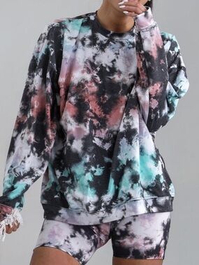Onzie Boyfriend Sweatshirt in True Romance